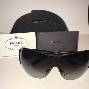 Prada Sunglasses/ Case/ Authenticity Card 🕶